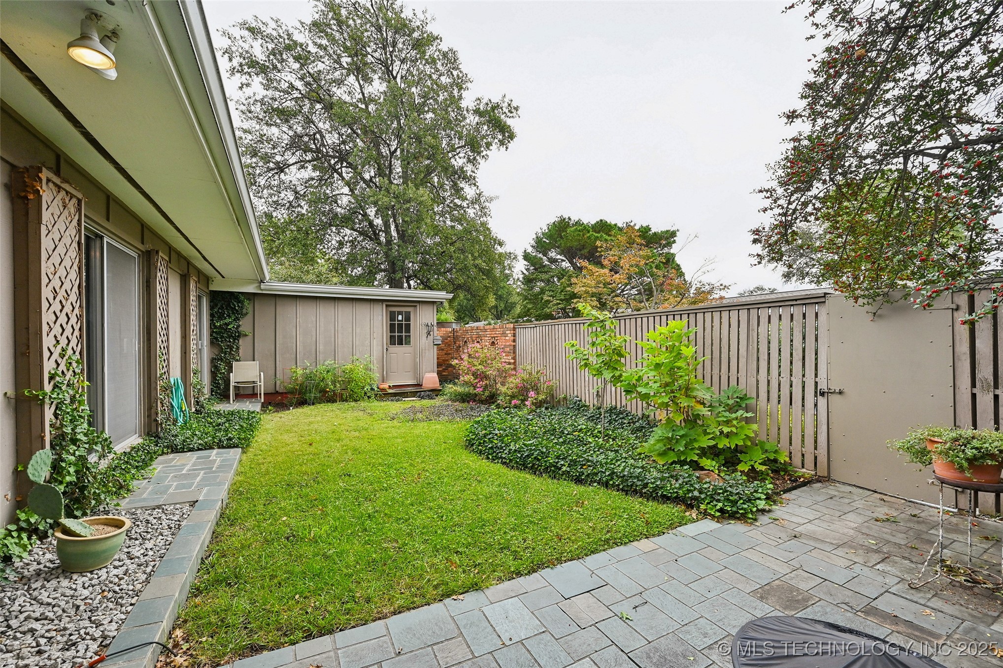 2112 E 60th Street J6 Property Photo 52