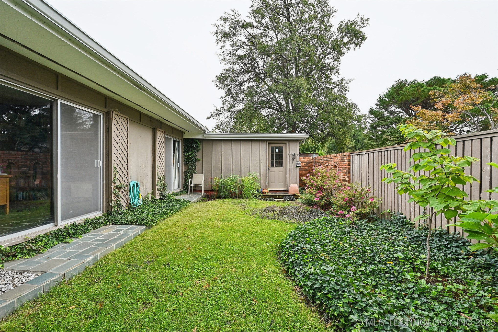 2112 E 60th Street J6 Property Photo 53