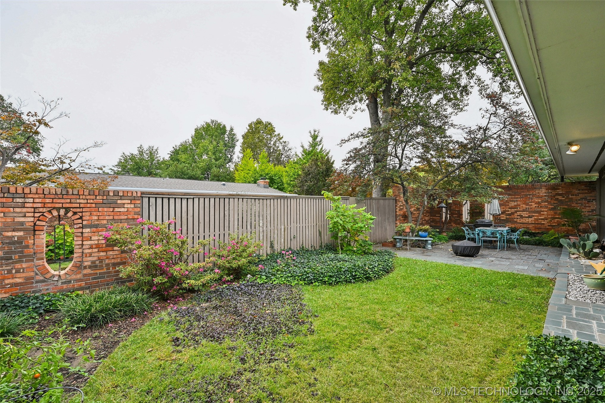 2112 E 60th Street J6 Property Photo 55