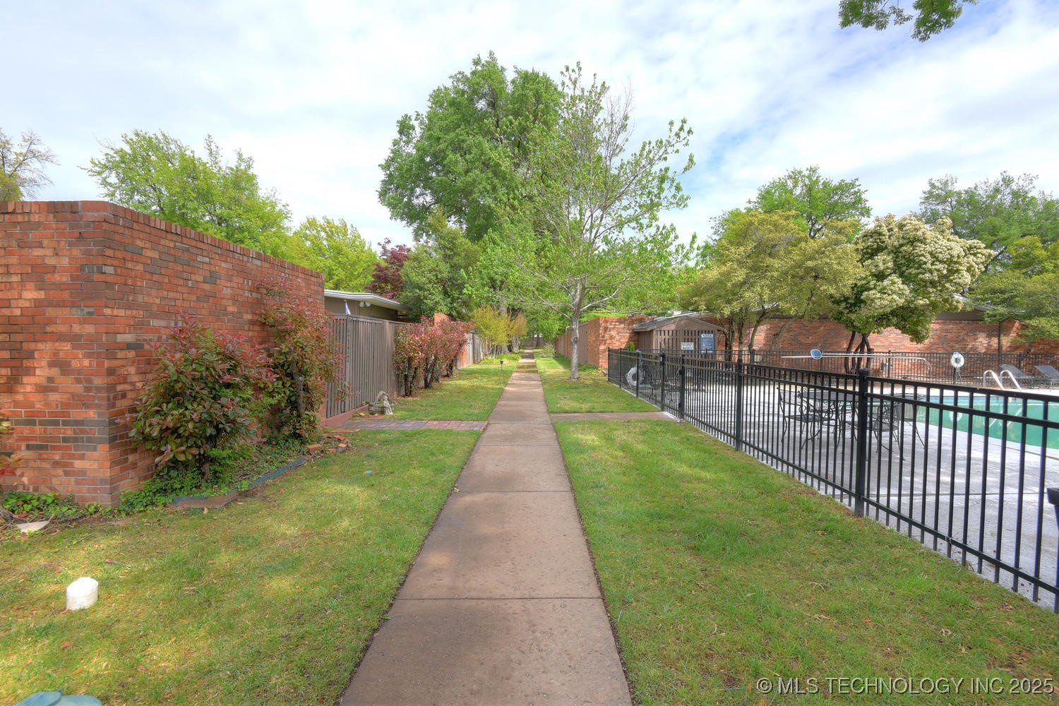 2112 E 60th Street J6 Property Photo 57