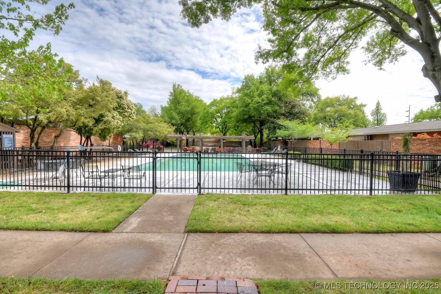 2112 E 60th Street J6 Property Photo 58