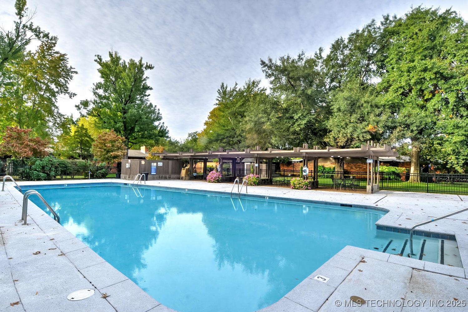 2112 E 60th Street J6 Property Photo 59