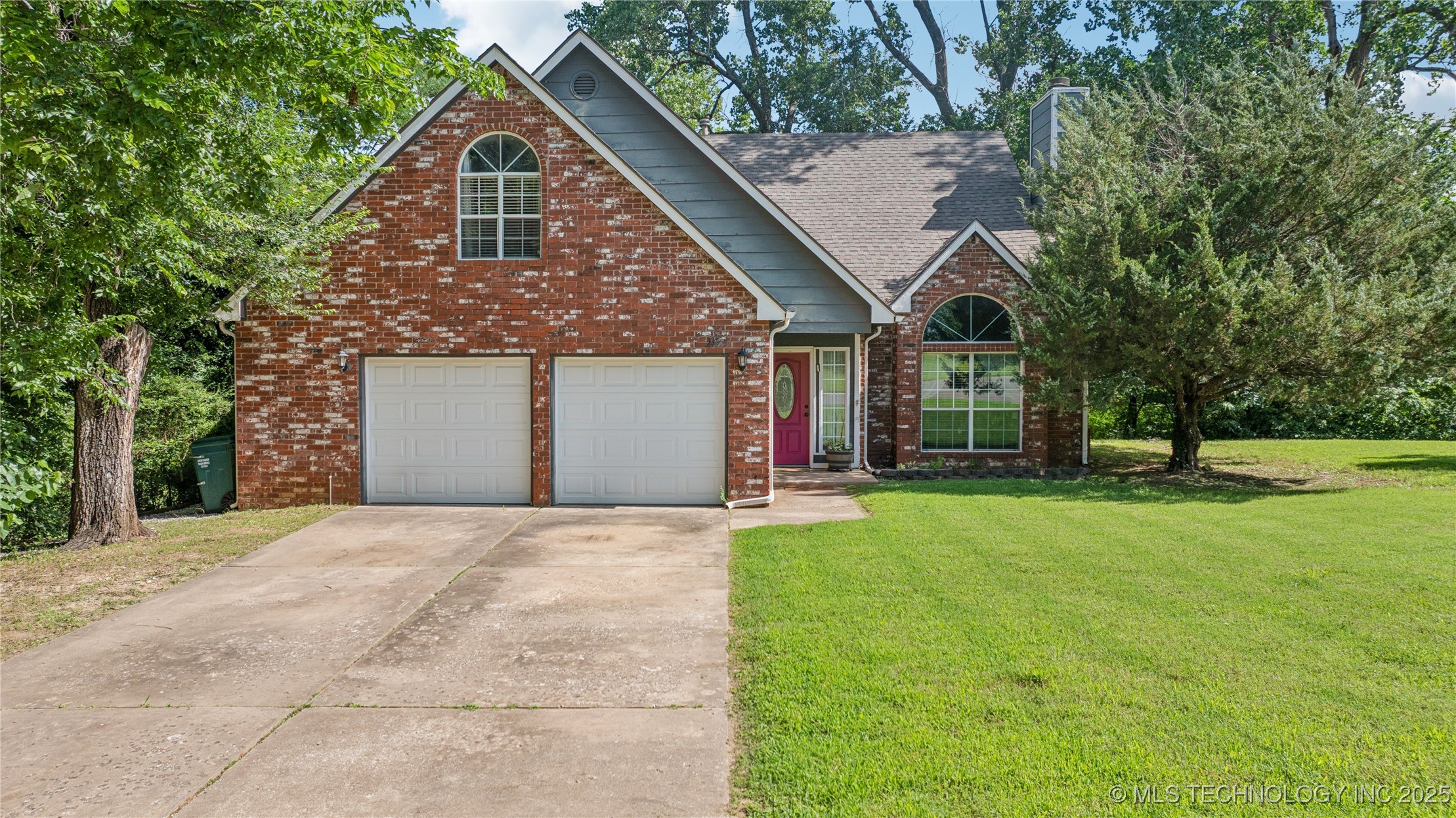 24055 King Court Property Photo 1