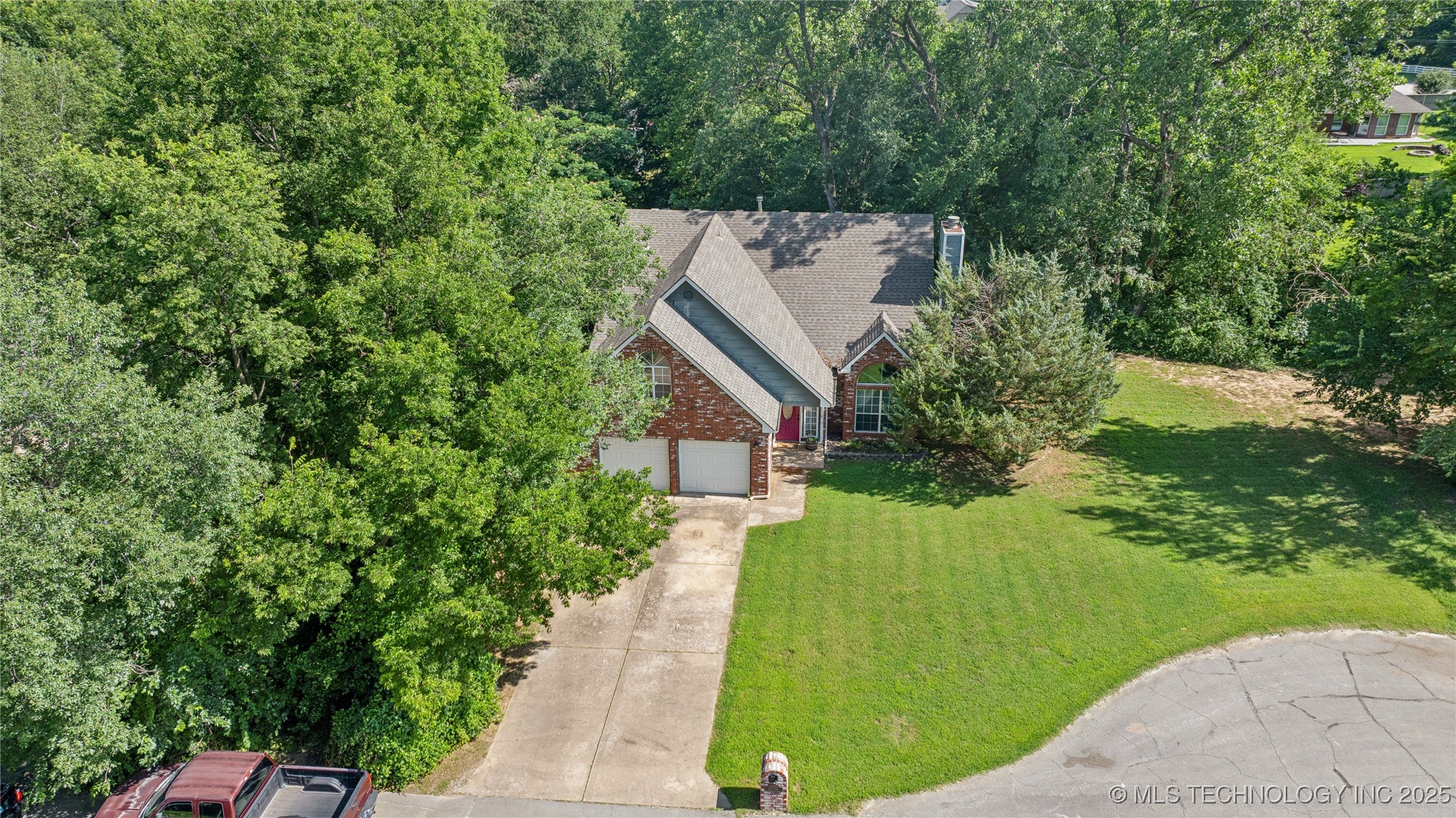 24055 King Court Property Photo 4