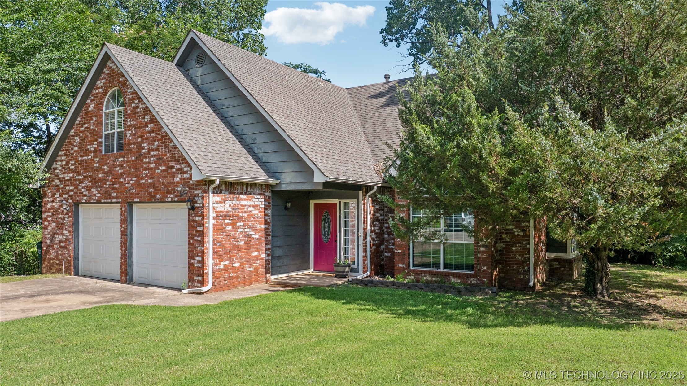 24055 King Court Property Photo 5