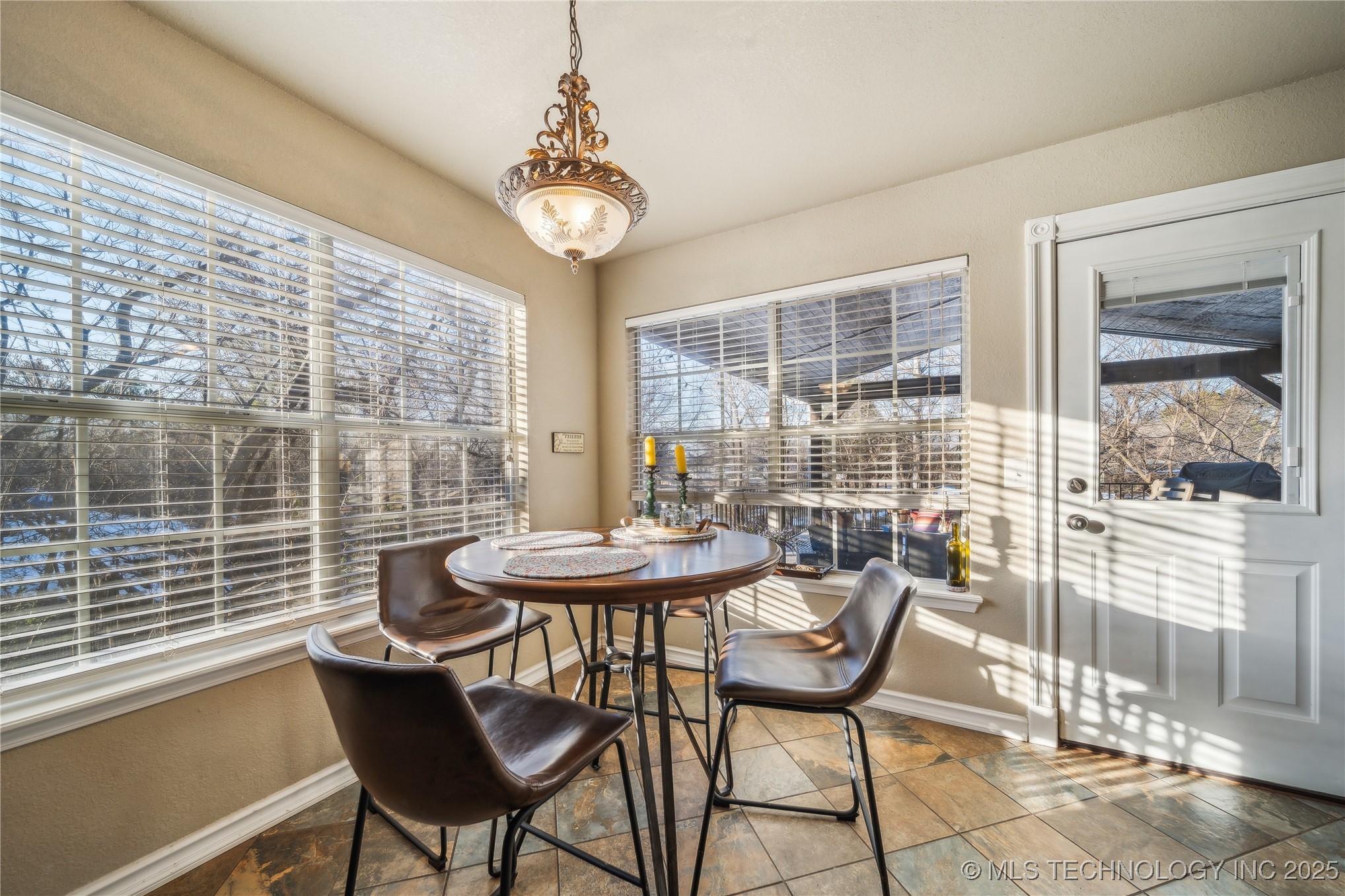 24055 King Court Property Photo 19