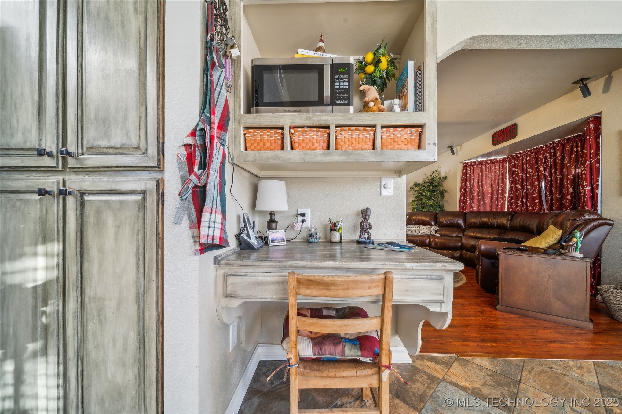 24055 King Court Property Photo 20