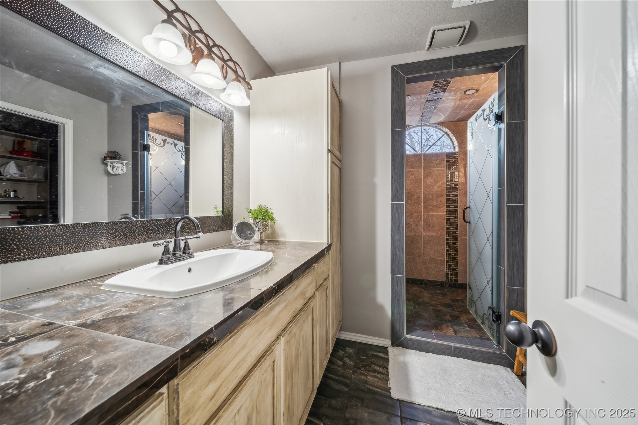 24055 King Court Property Photo 31