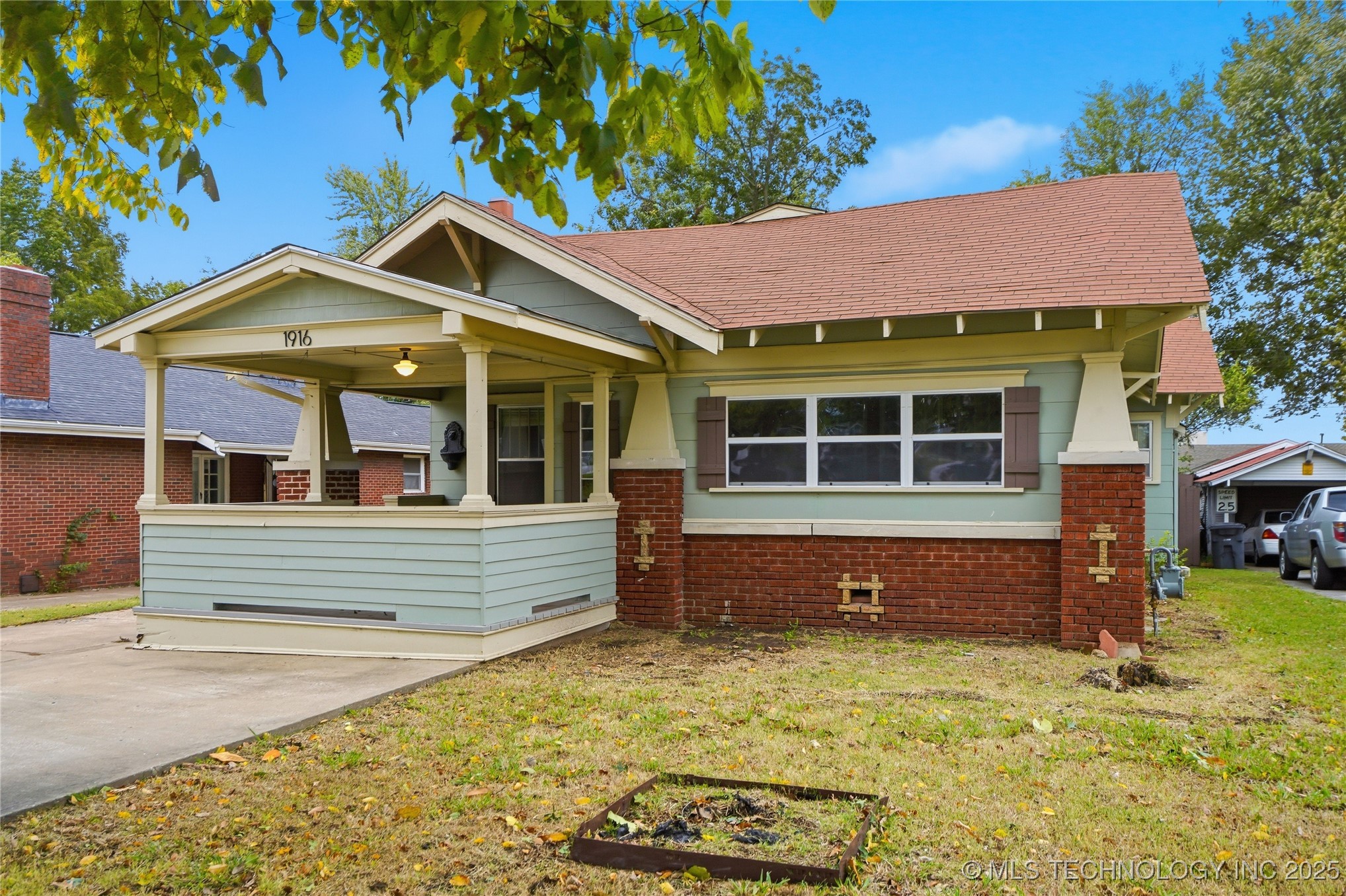 1916 E 14th Street Property Photo 3