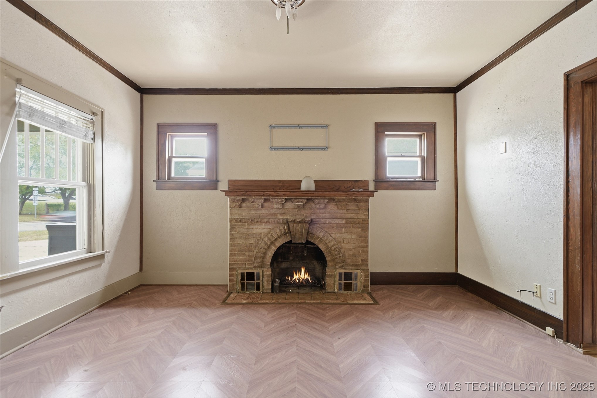 1916 E 14th Street Property Photo 9