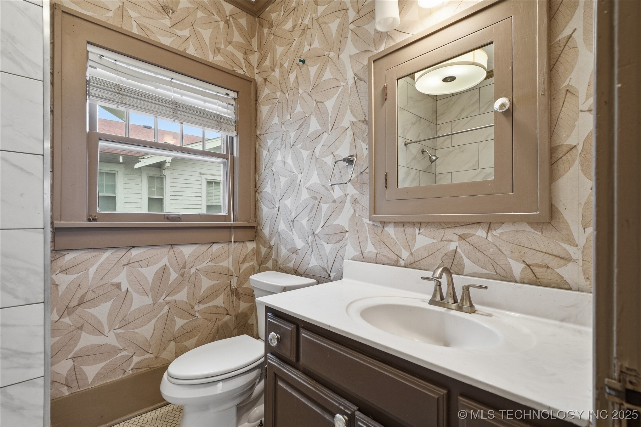 1916 E 14th Street Property Photo 18