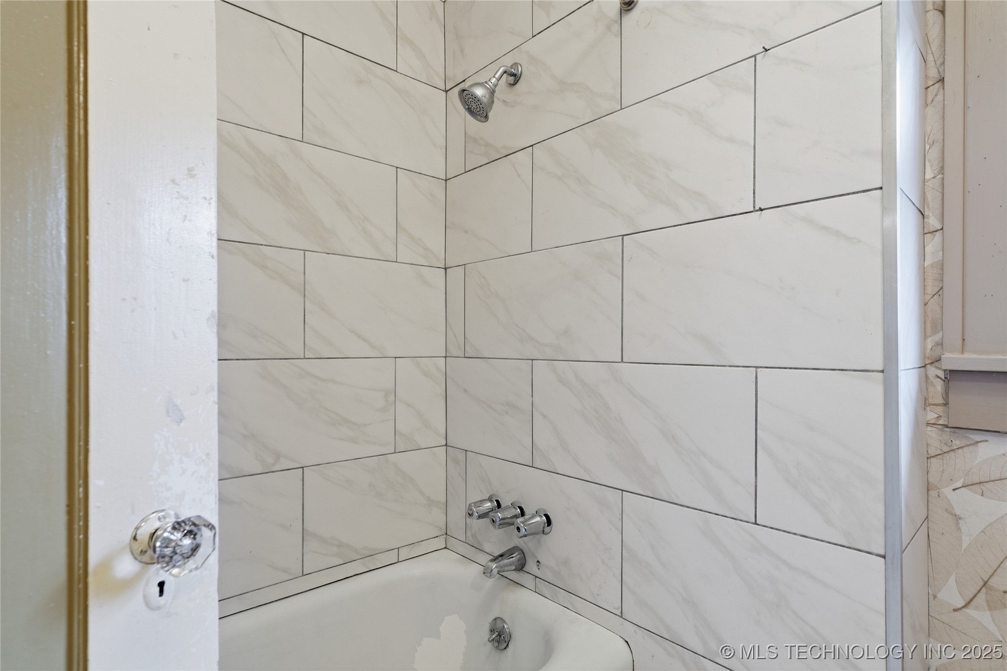 1916 E 14th Street Property Photo 19