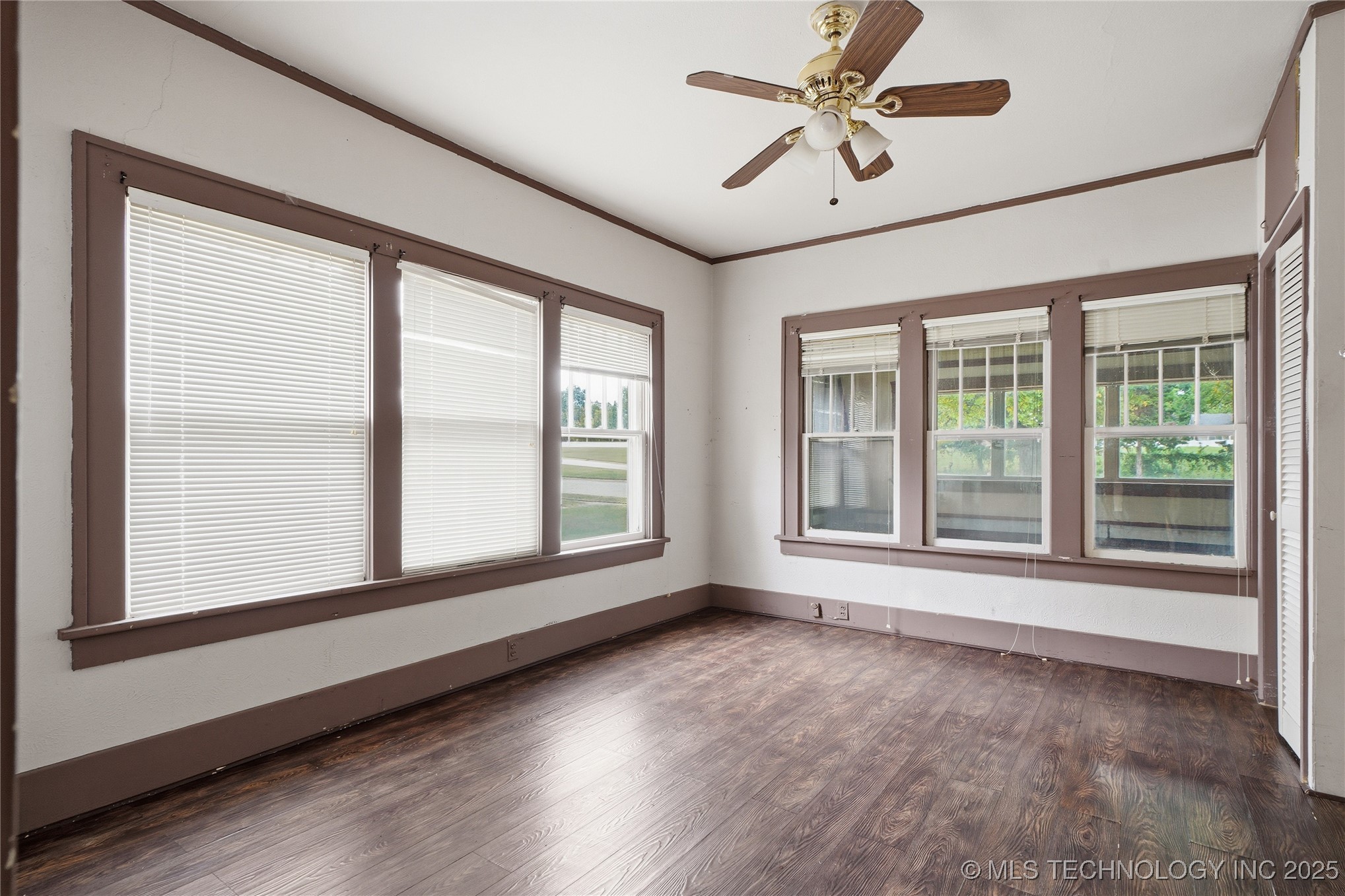 1916 E 14th Street Property Photo 20