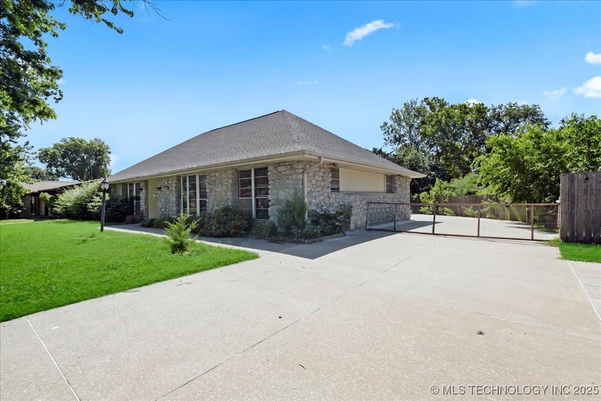 3329 S 93rd East Avenue Property Photo 4