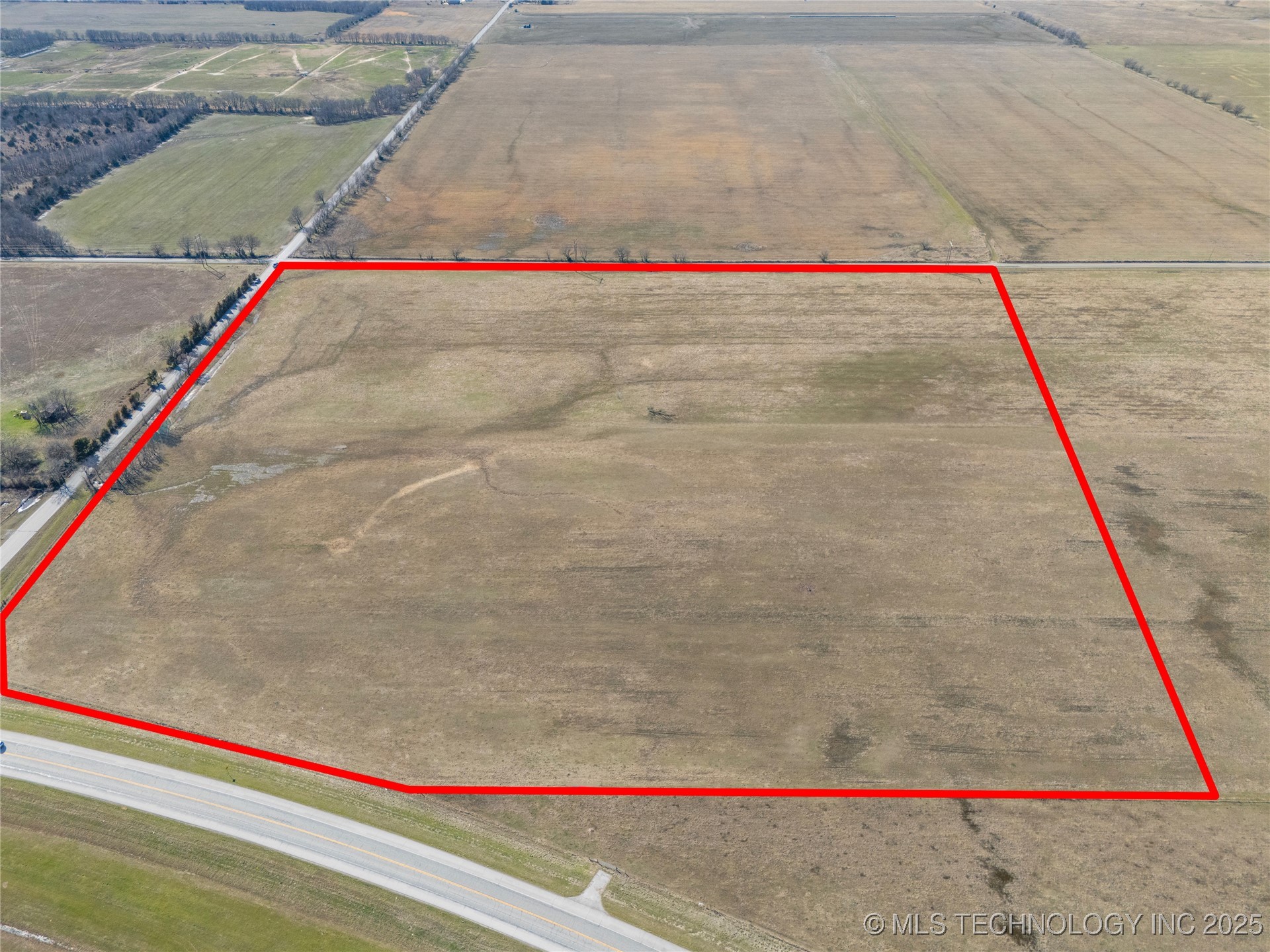 7001 E 330 Road Property Photo 2