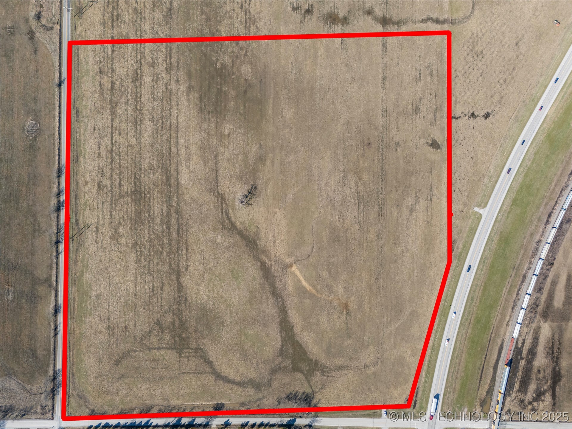 7001 E 330 Road Property Photo 3