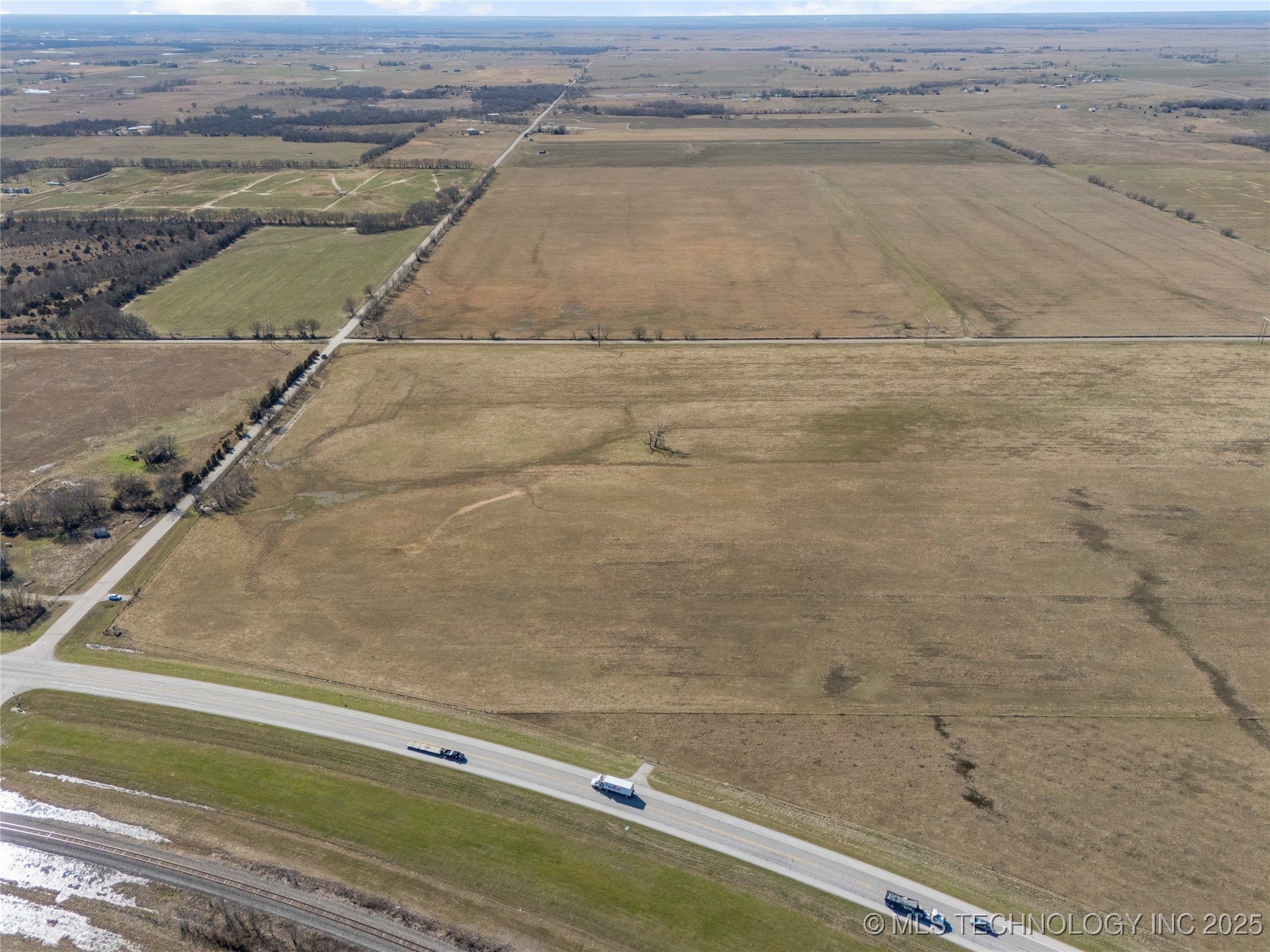 7001 E 330 Road Property Photo 6