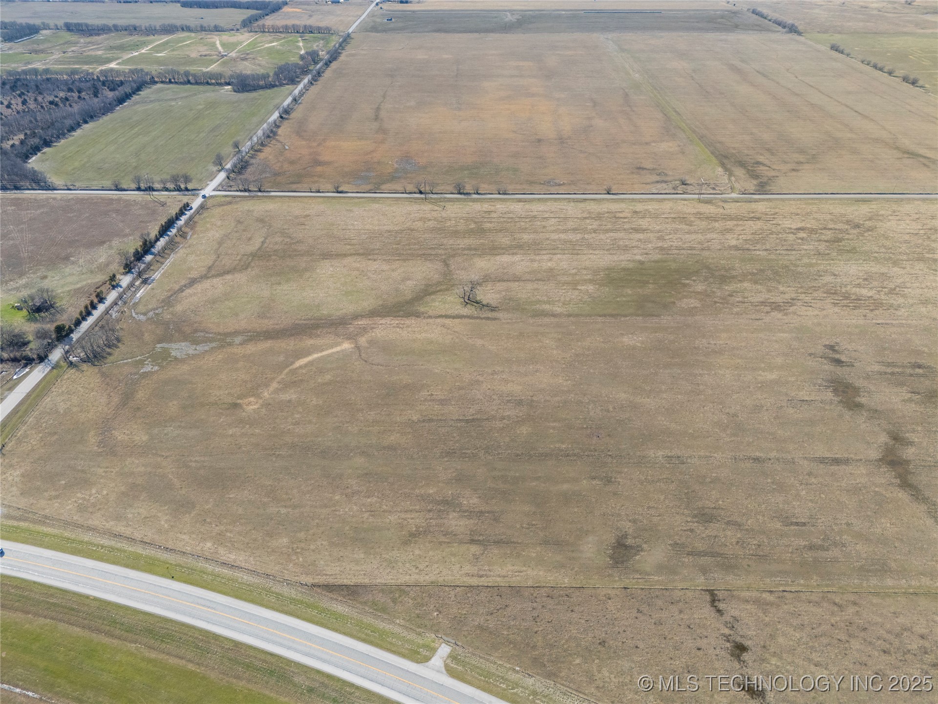 7001 E 330 Road Property Photo 7