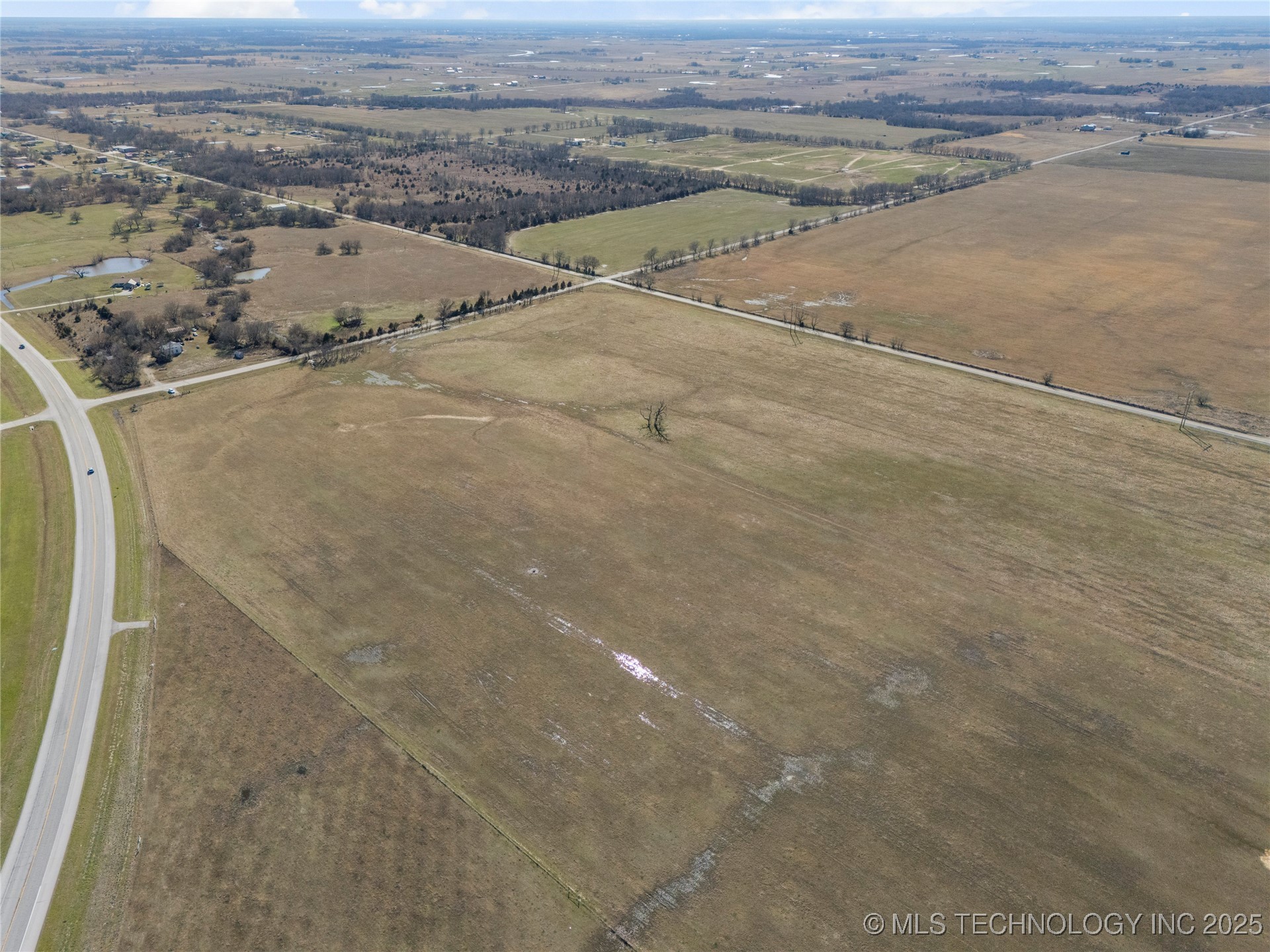7001 E 330 Road Property Photo 9