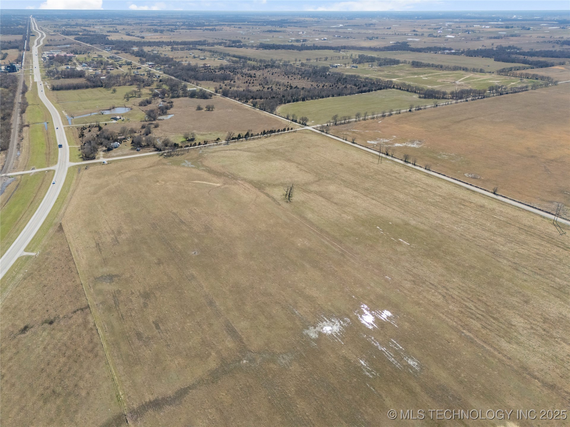 7001 E 330 Road Property Photo 10