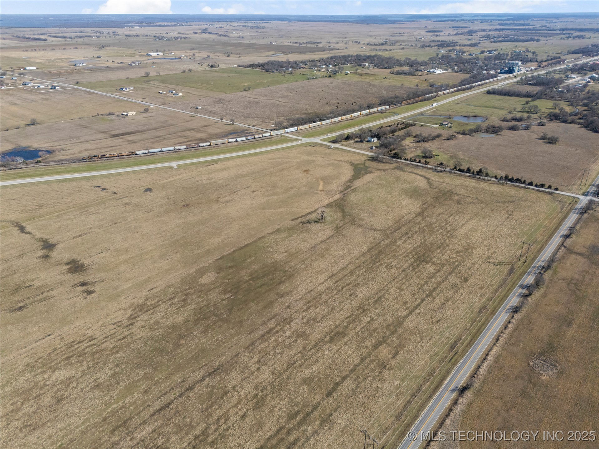 7001 E 330 Road Property Photo 12