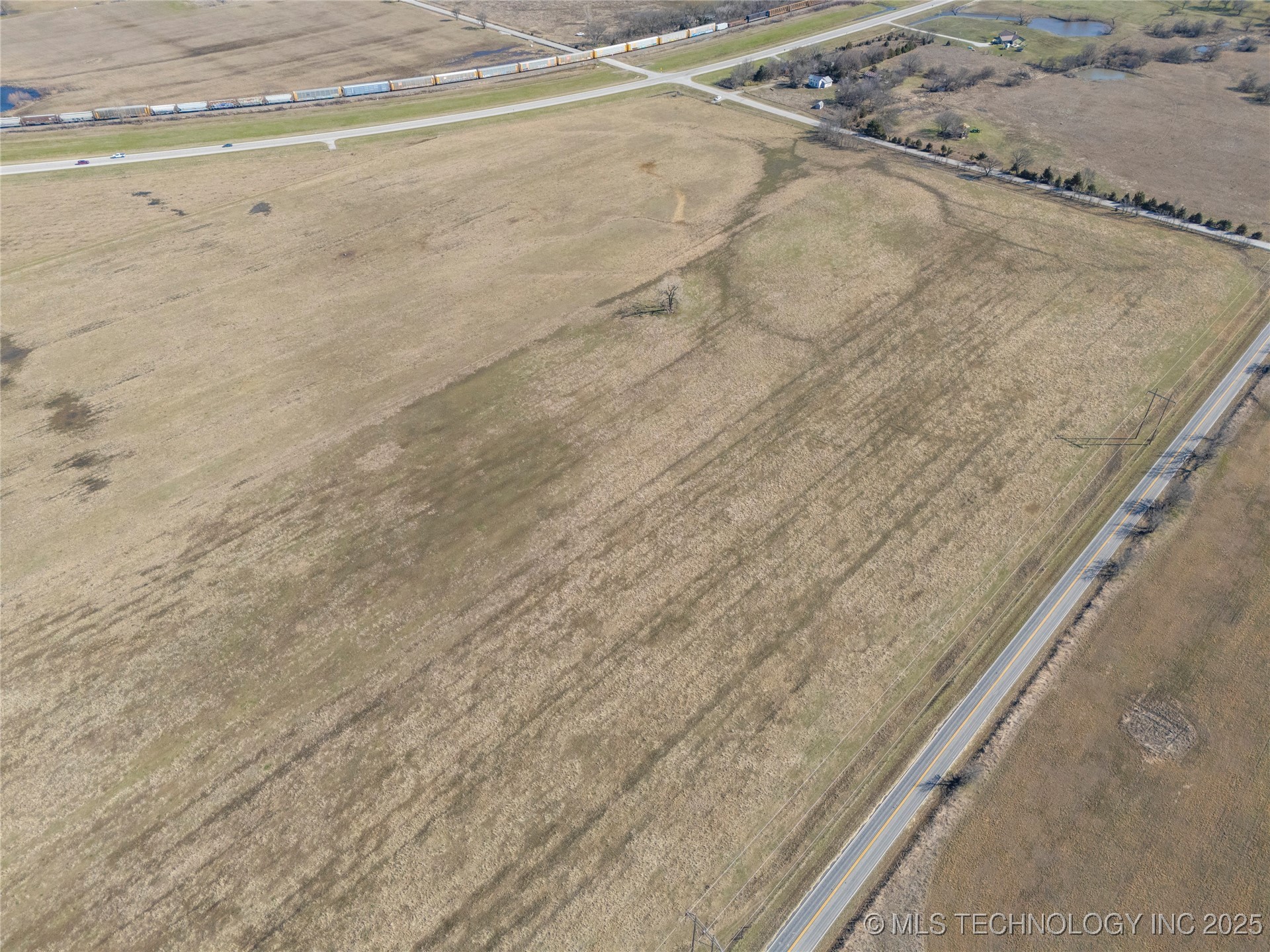 7001 E 330 Road Property Photo 13