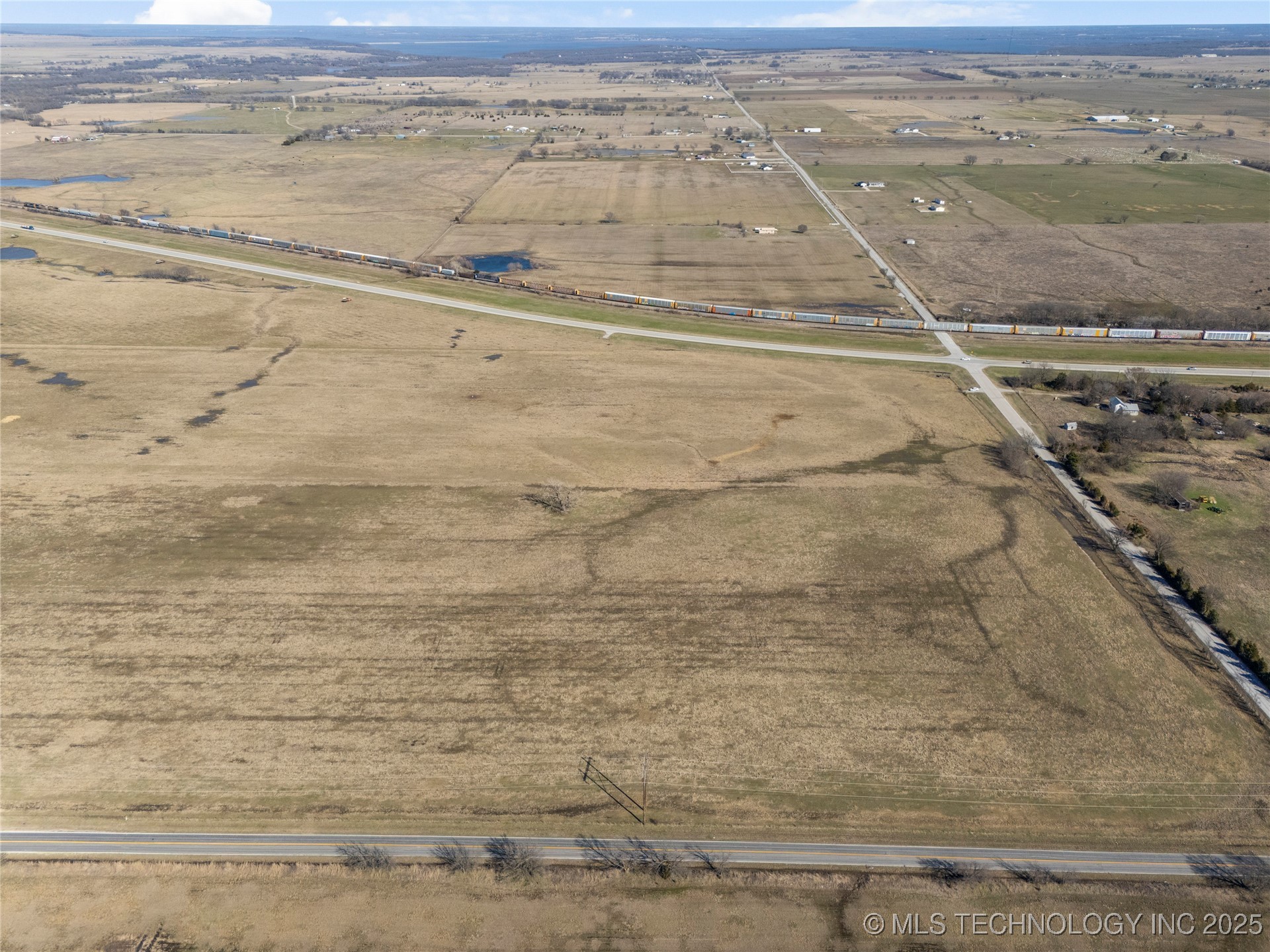 7001 E 330 Road Property Photo 14