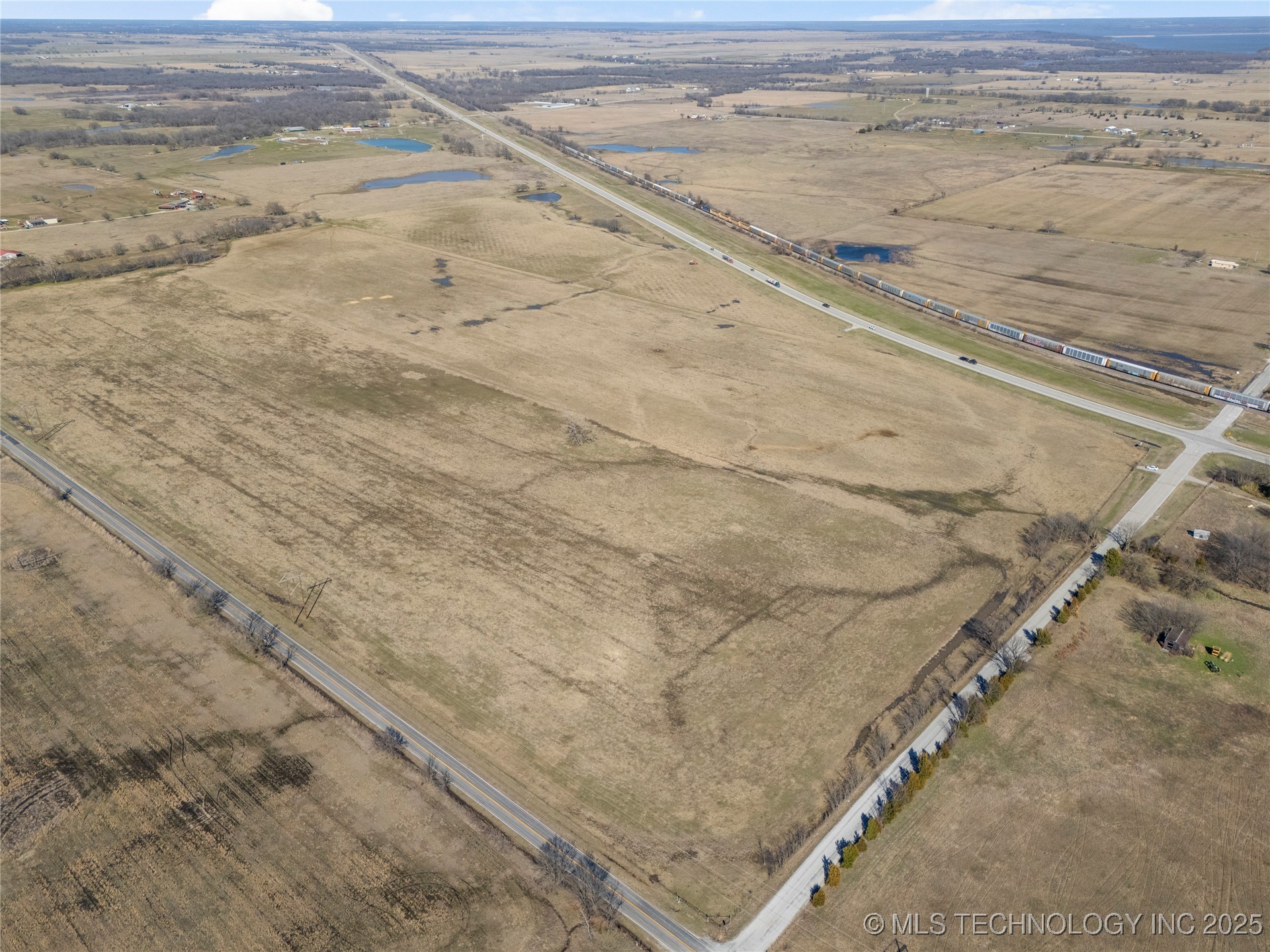 7001 E 330 Road Property Photo 15