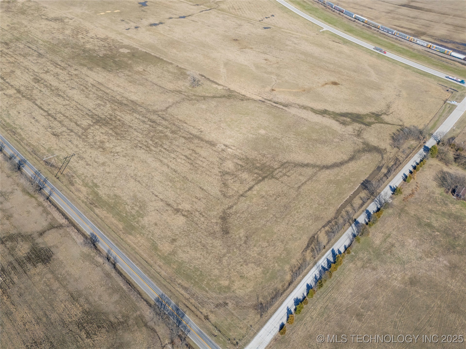 7001 E 330 Road Property Photo 16