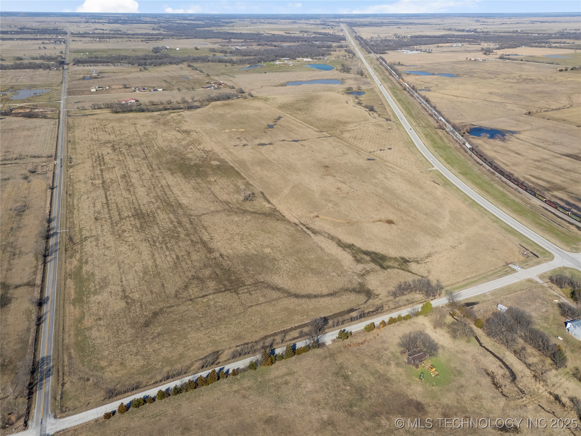 7001 E 330 Road Property Photo 17