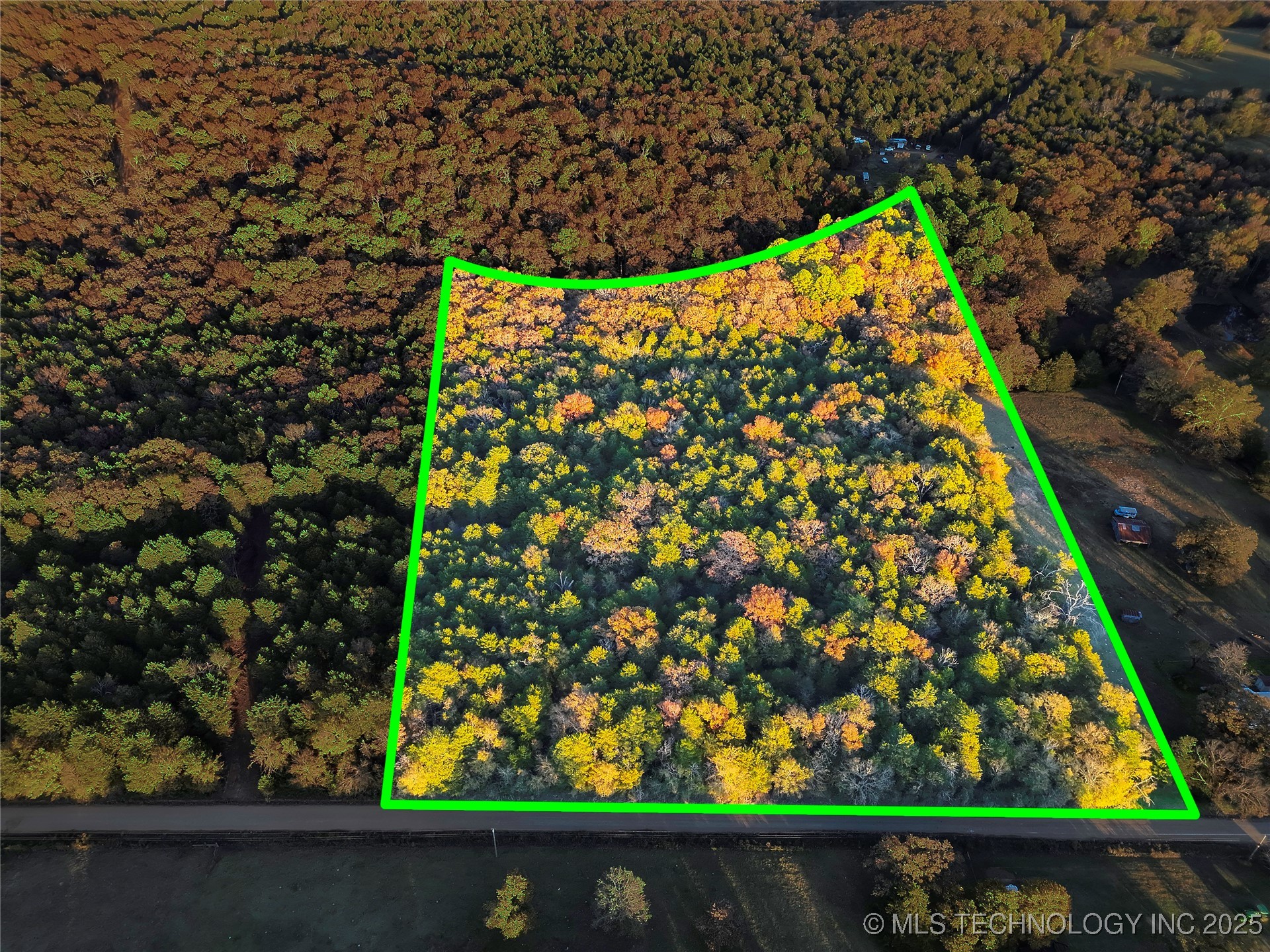 1 E 1000 Road Property Photo 4