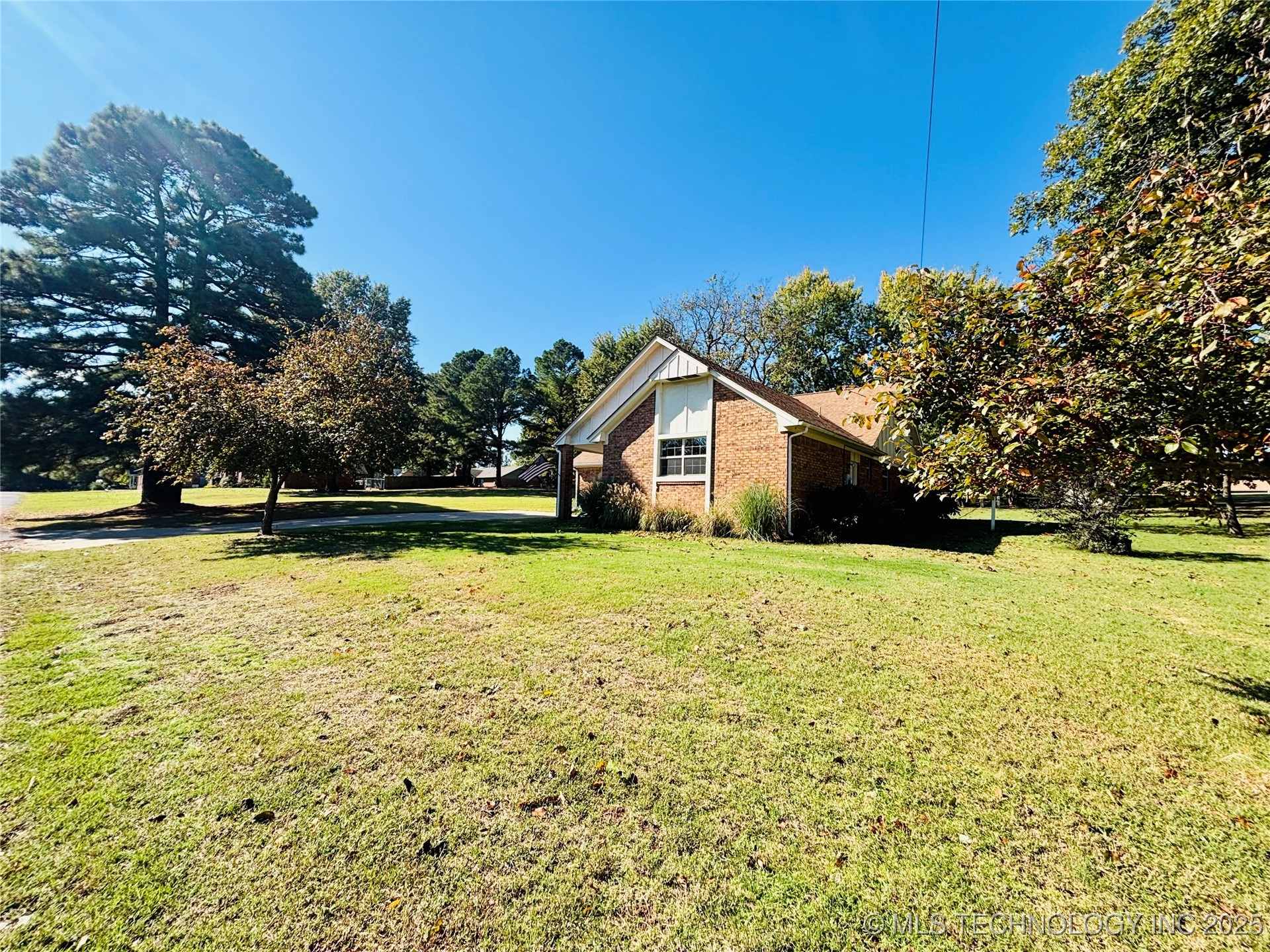 1747 E Mcgill Circle Property Photo 5