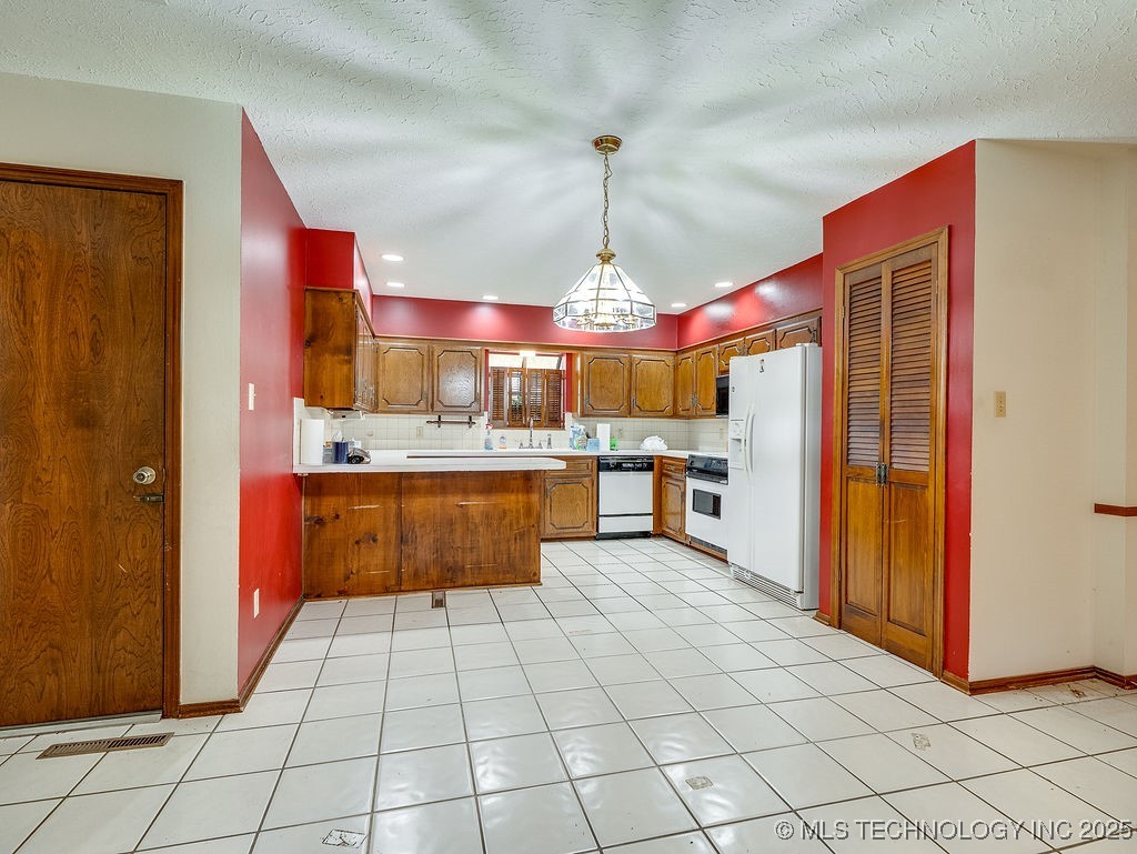 2431 Foliage Property Photo 8