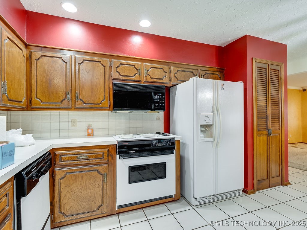 2431 Foliage Property Photo 12