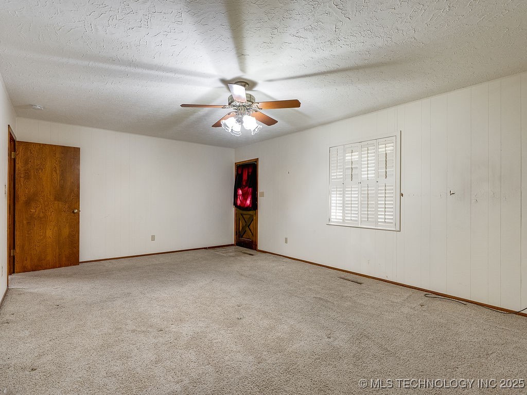 2431 Foliage Property Photo 14