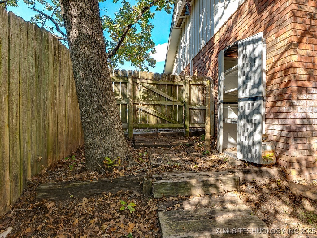 2431 Foliage Property Photo 33