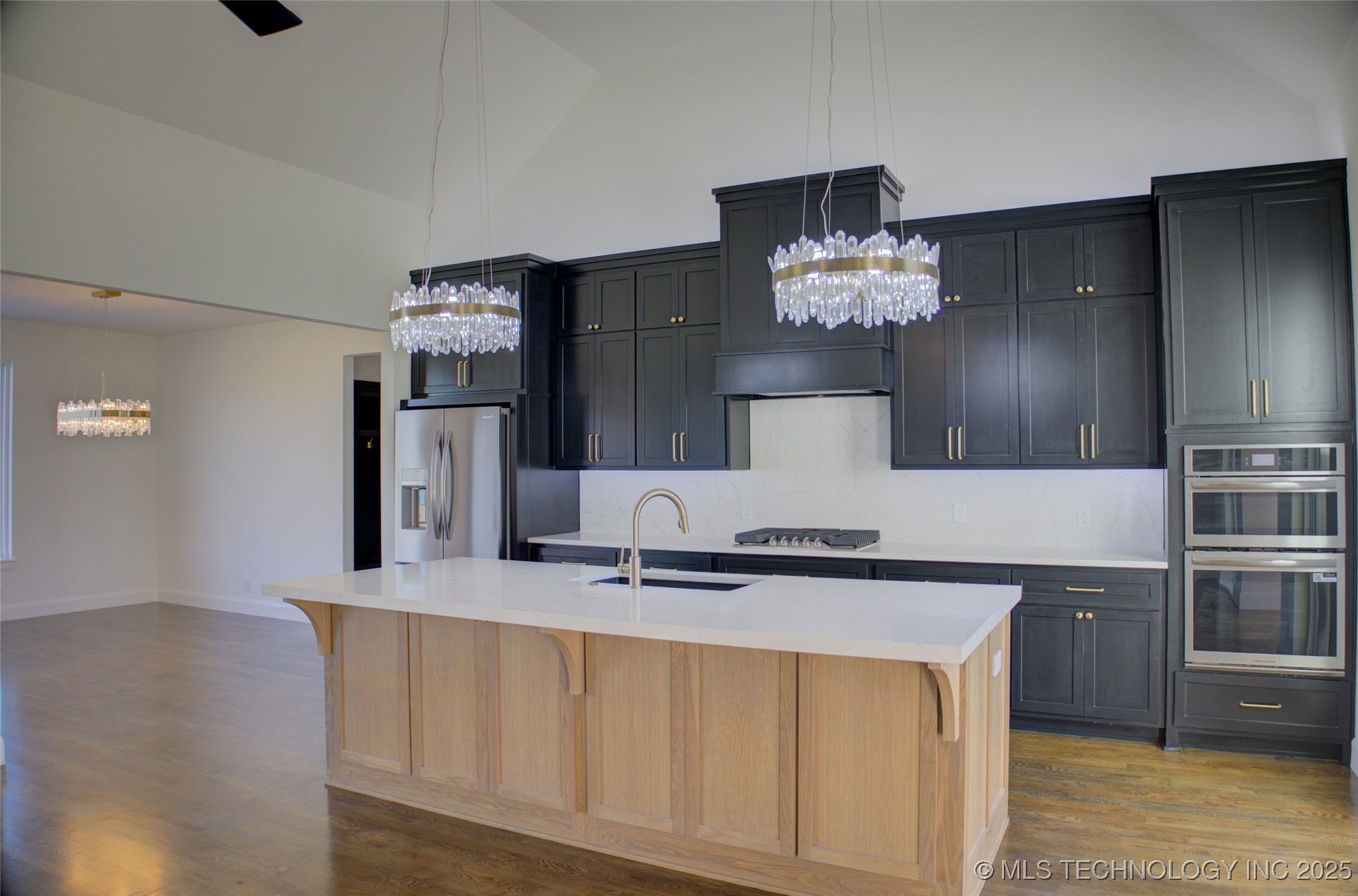 17815 S 42nd East Avenue Property Photo 10