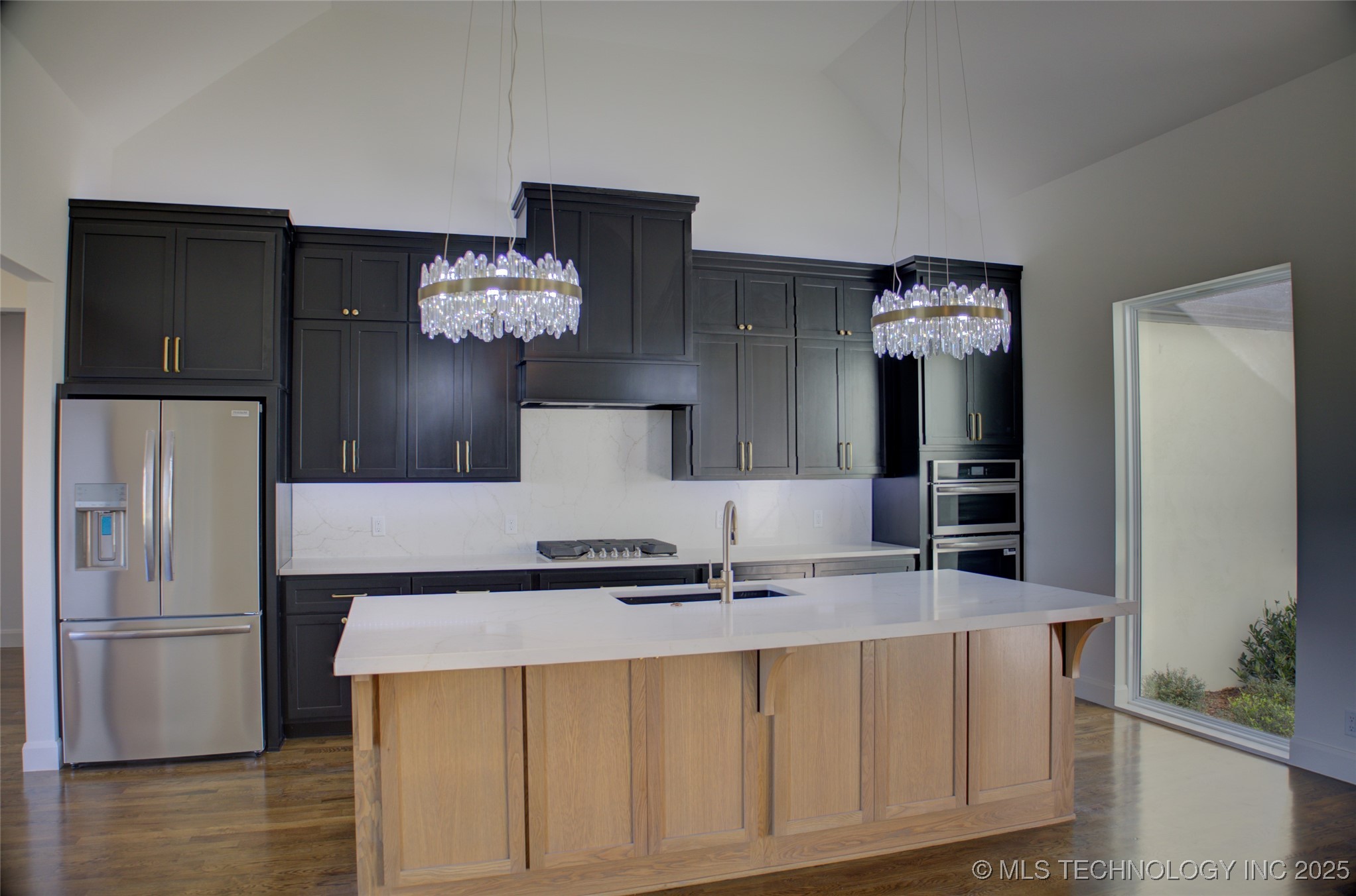 17815 S 42nd East Avenue Property Photo 11