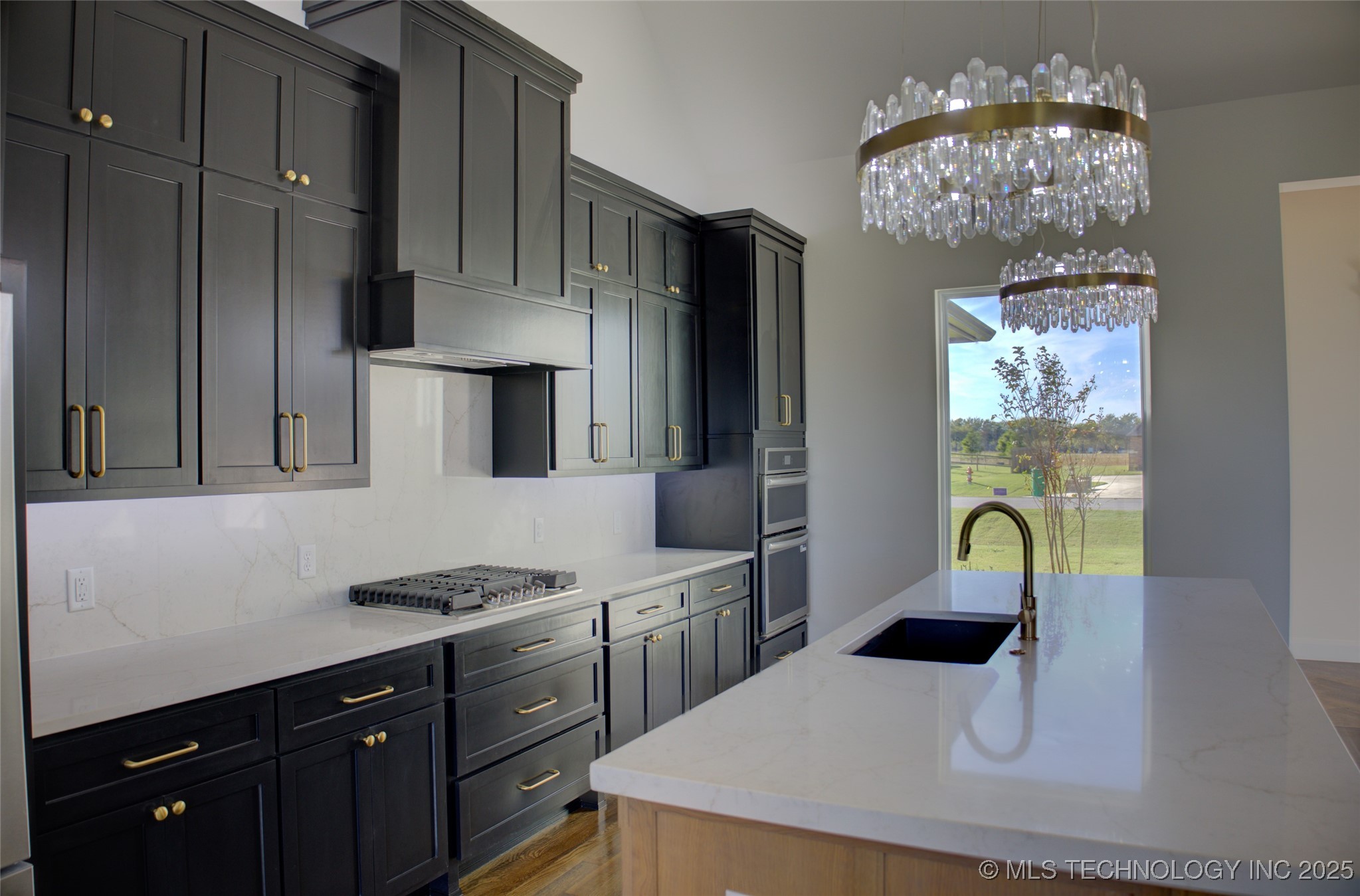 17815 S 42nd East Avenue Property Photo 12