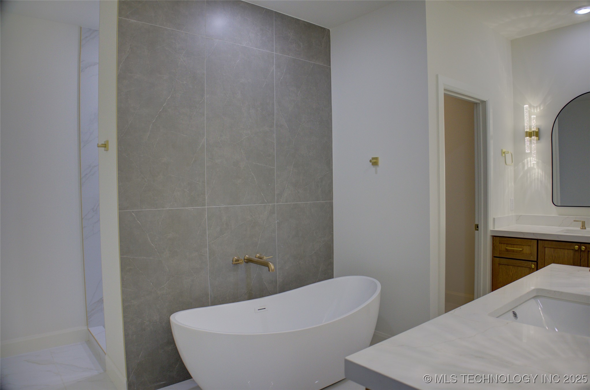 17815 S 42nd East Avenue Property Photo 31