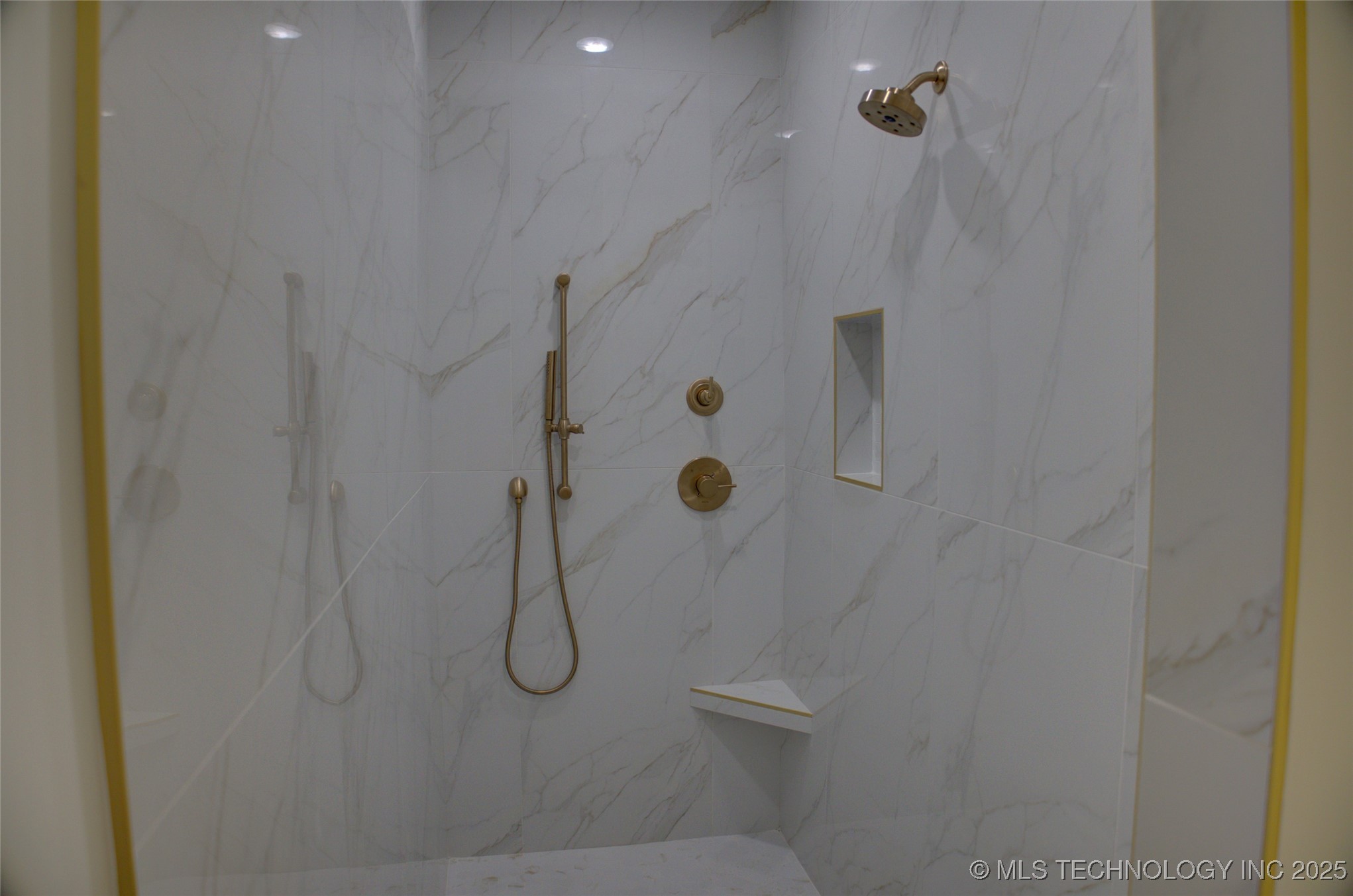 17815 S 42nd East Avenue Property Photo 32