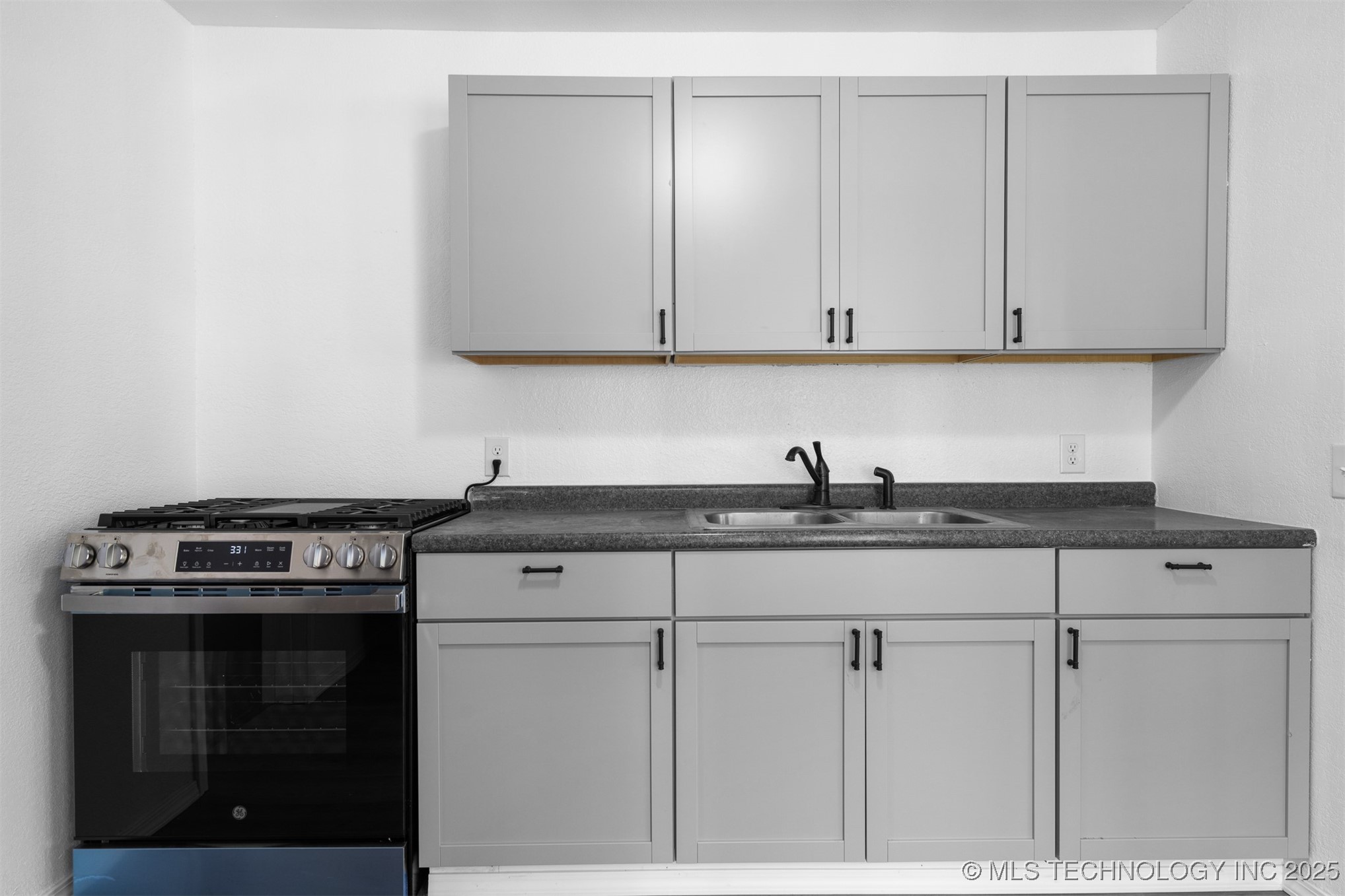 516 S Cherokee Street Property Photo 6