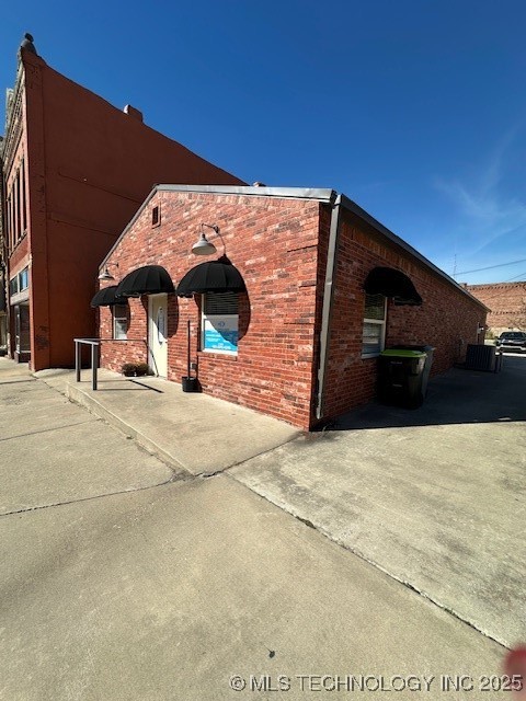 106 N Broadway Property Photo 1