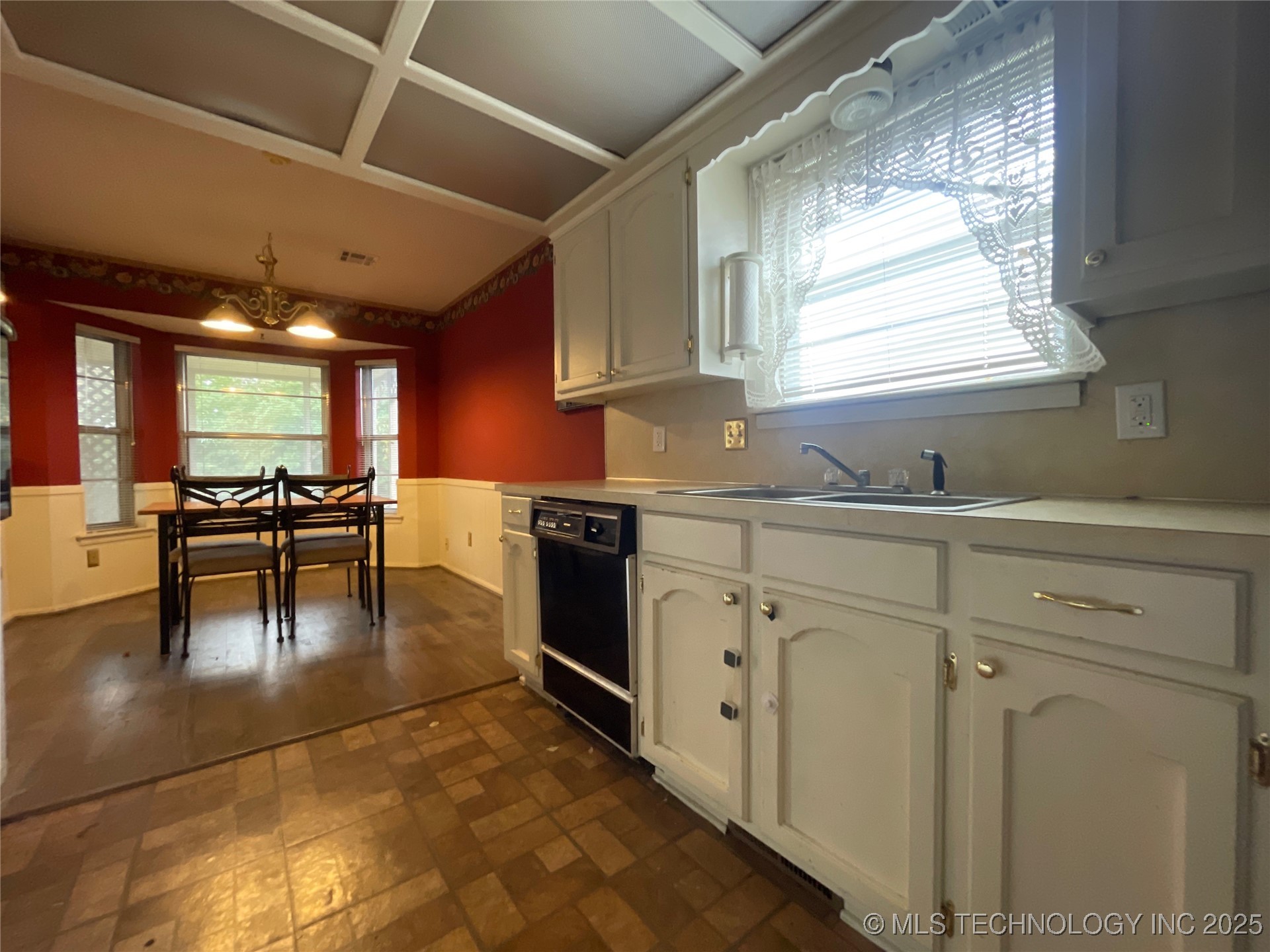 3852 S 98th East Avenue Property Photo 11