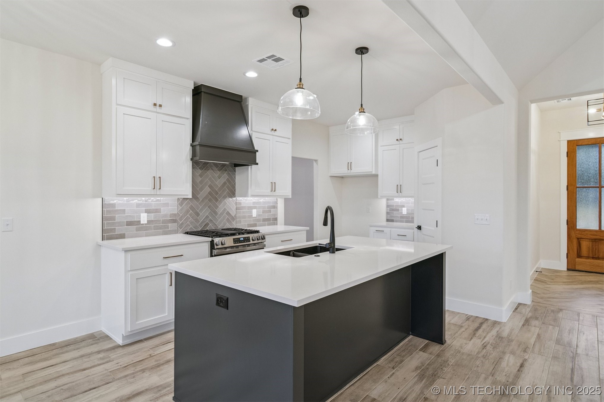 10860 E 450 Road Property Photo 5