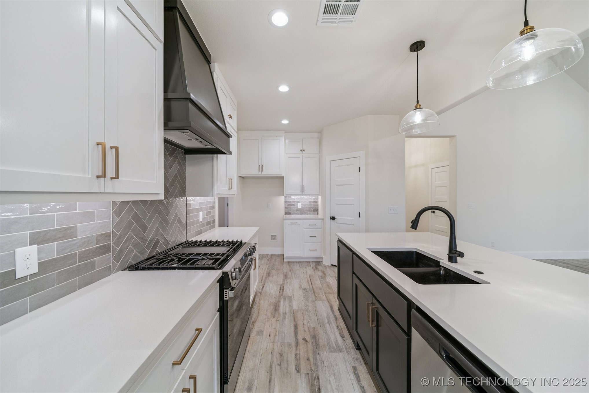 10860 E 450 Road Property Photo 6