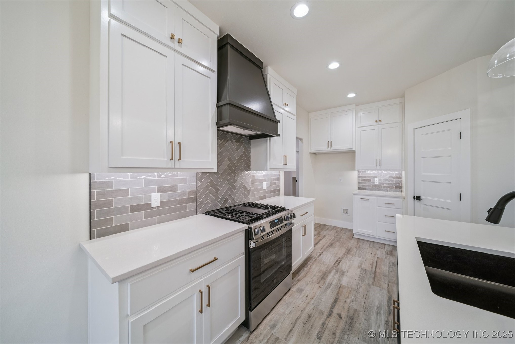 10860 E 450 Road Property Photo 7