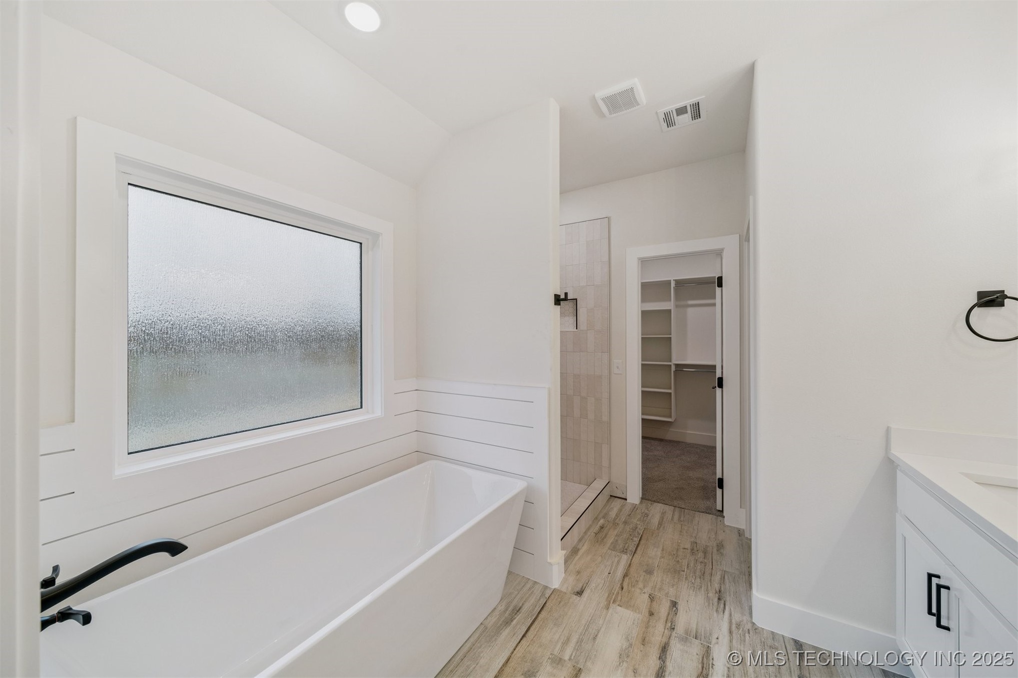 10860 E 450 Road Property Photo 12