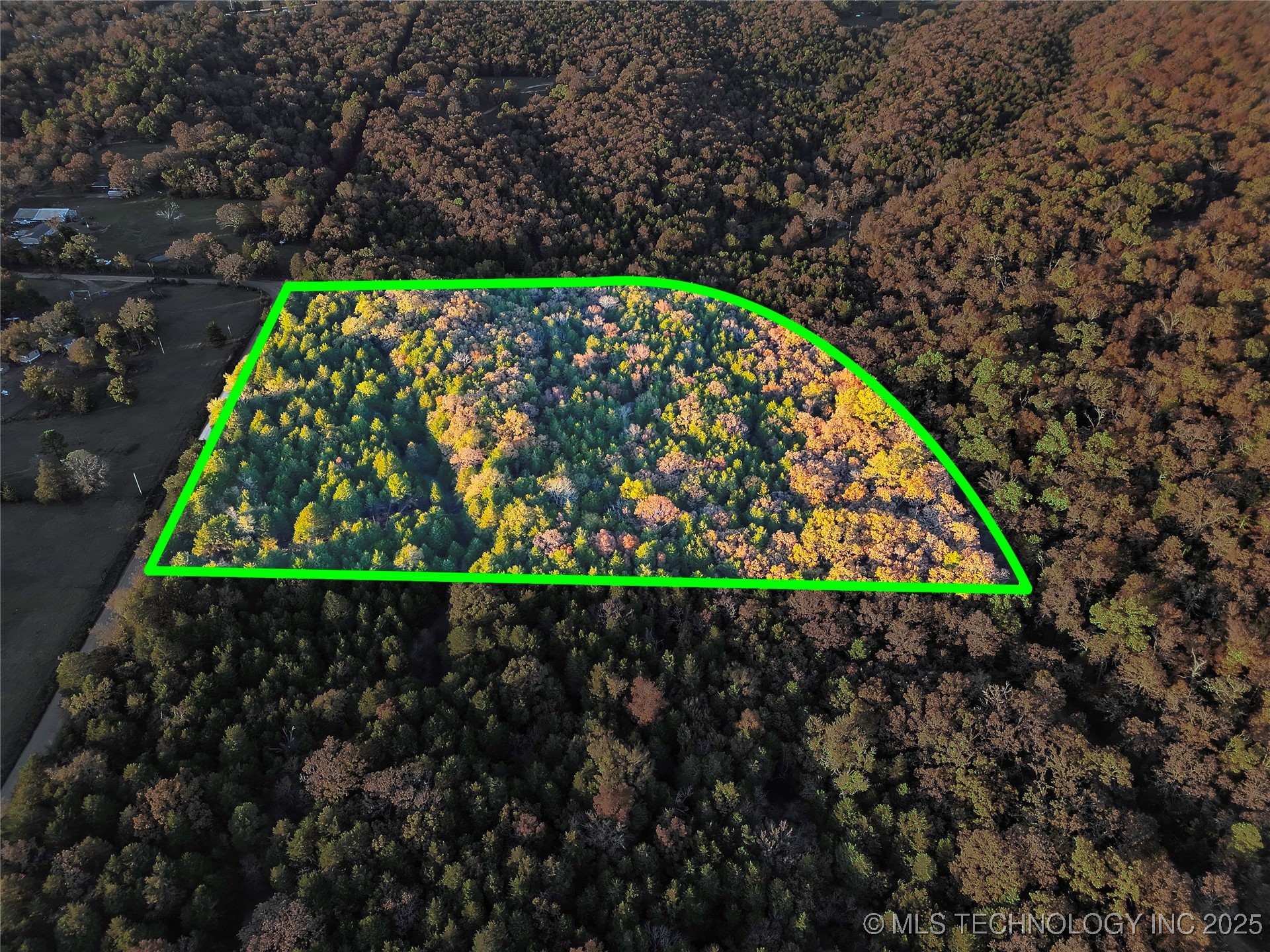 2 E 1000 Road Property Photo 3