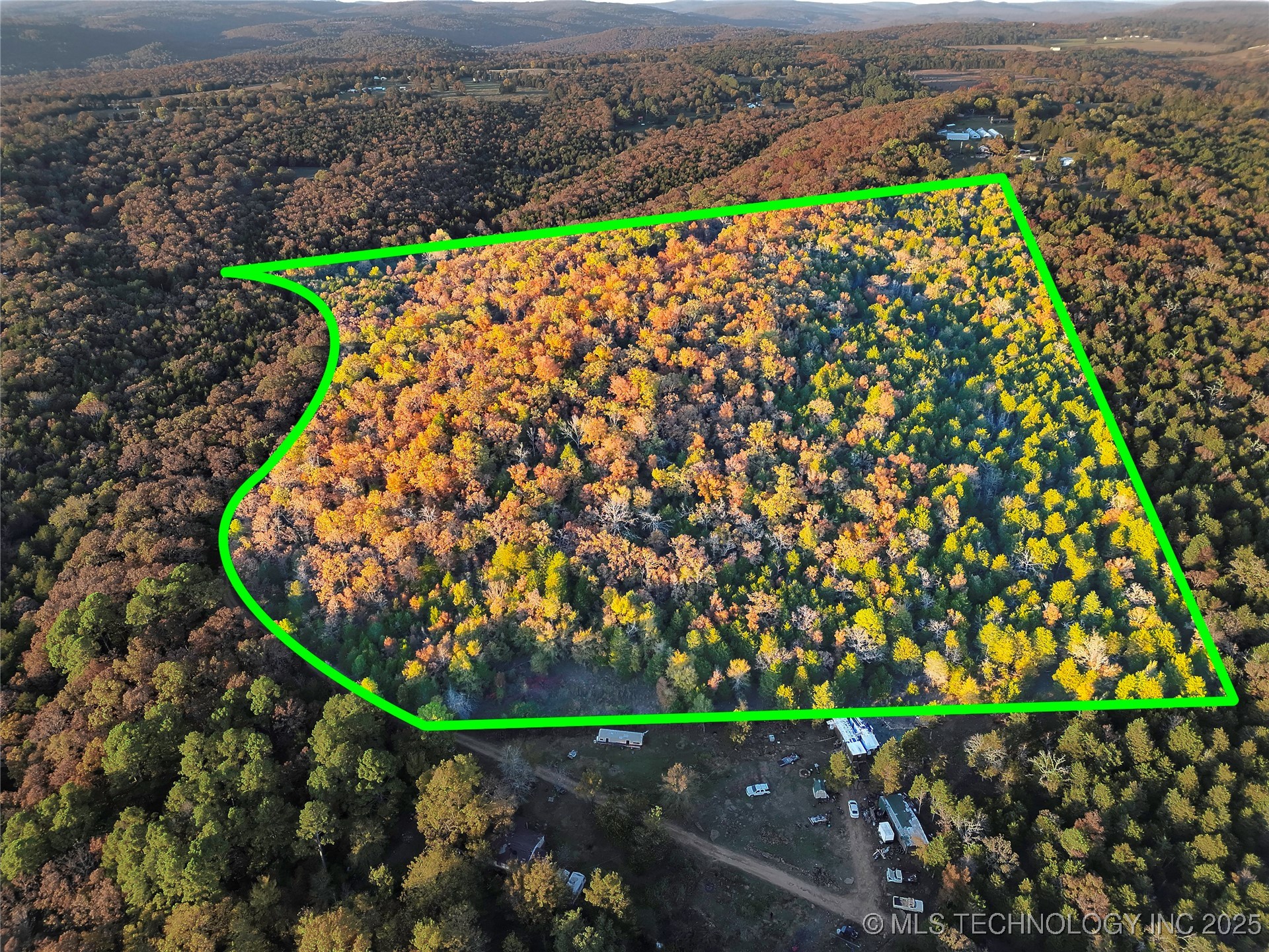 3 E 1000 Road Property Photo 2